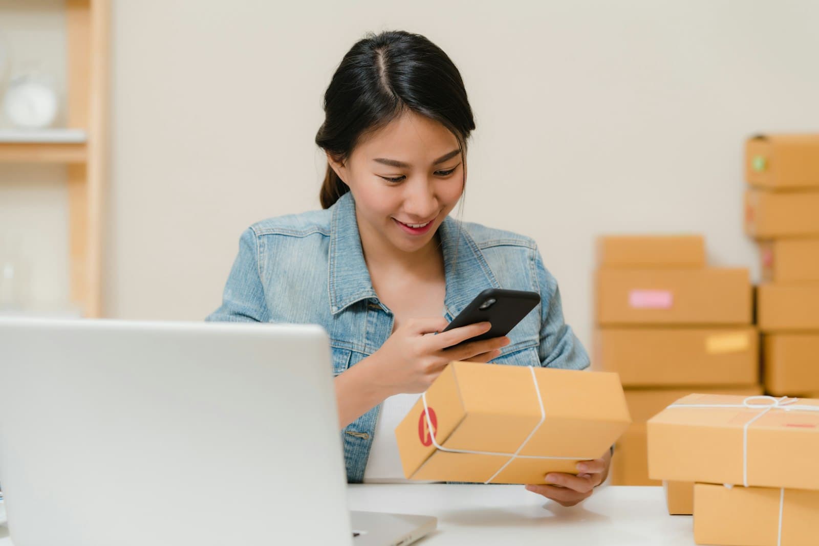 An operator packing a recurring order and confirming it on a phone.